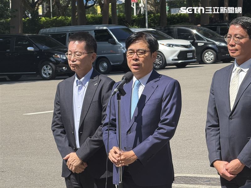 行政院邀請地方首長商討《財劃法》，高雄市長陳其邁會前發表談話。（圖／記者劉秀敏攝影）