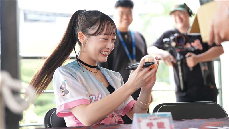 統一獅女孩簽名會。（圖／統一獅提供）
