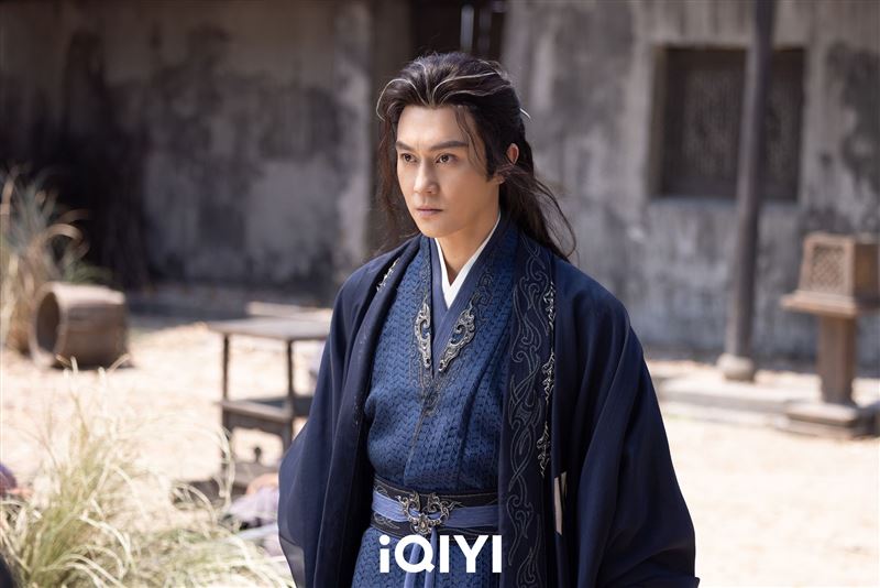 張智霖也應邀在劇中飾演權力幫始祖「燕狂徒」，和成毅既是父子也是師徒。（圖／愛奇藝提供、袁詠儀微博）