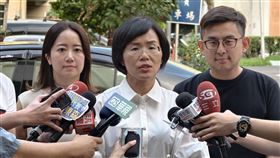 民進黨舉辦新北黨務座談，會後兼任黨部主委的立委蘇巧慧與兼任發言人的議員戴瑋姍、卓冠廷出面受訪。（圖／記者劉秀敏攝影）