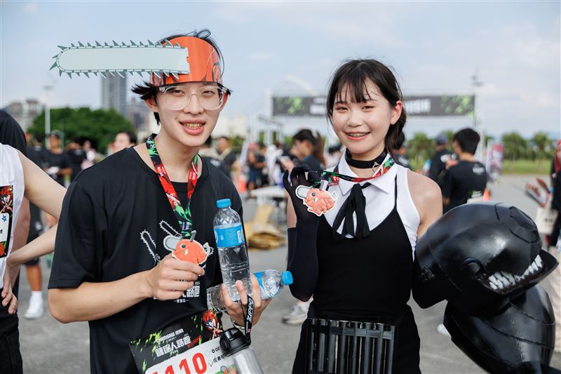 完賽的粉絲可以拿到超萌波奇塔獎牌。（圖／索尼影業提供）