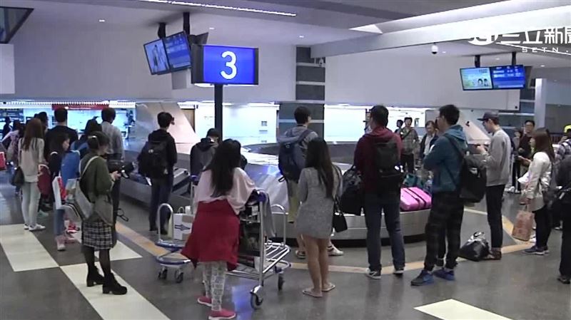 桃機航警放行加熱菸走公務門　遭聲押免職