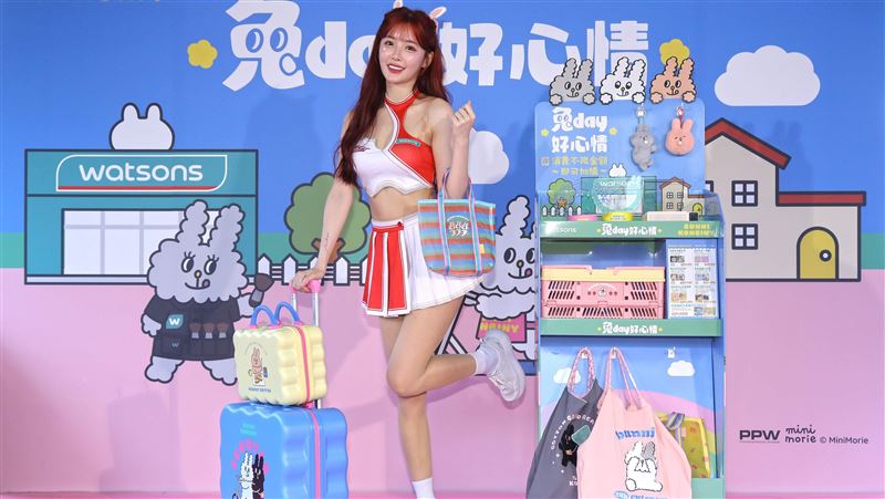 李恩菲擔任一日店長。（圖／屈臣氏提供）
