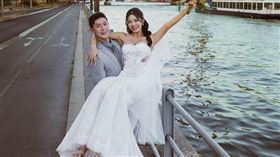 舞陽跟女友Anita求婚成功。（圖／翻攝自臉書）