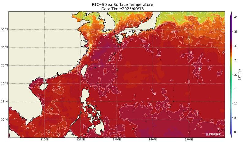 海溫圖紅到發紫。（圖／台灣颱風論壇｜天氣特急）