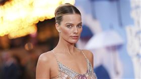 瑪格羅比近日前往英國出席電影首映，禮服驚艷全場目光。（圖／美聯社／達志影像）