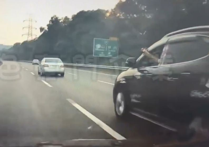 國3竹山段驚見火爆衝突，黑色休旅車疑因行車糾紛追車開槍。（圖／翻攝自黑色豪門企業）