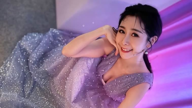 Albee深夜辣舞凍未條！再曬超兇全身吻痕