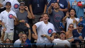 瑞佐（Anthony Rizzo）14日差點接住小熊新秀生涯首轟。（圖／翻攝自MLB網站） 