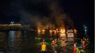 中元普度為何放水燈？上面字句大有含義