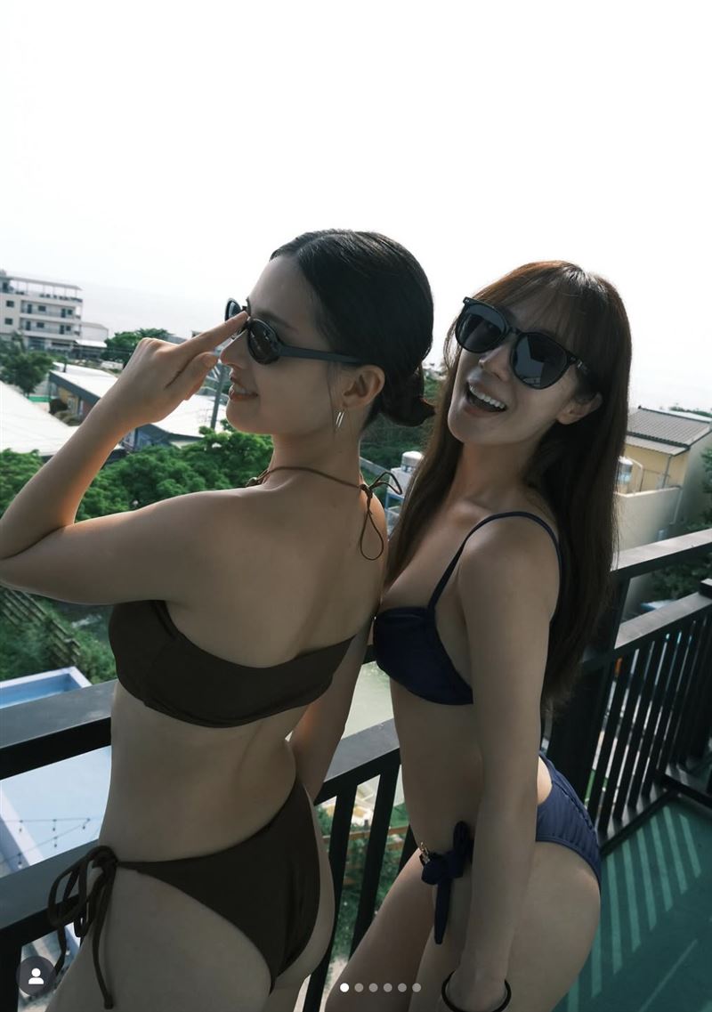 小薰（右）瘦身成功後經常分享比基尼辣照。（圖／翻攝自IG）