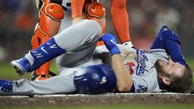 孟西（Max Muncy）14日挨頭部觸身球。圖片描述。（圖／美聯社／達志影像）