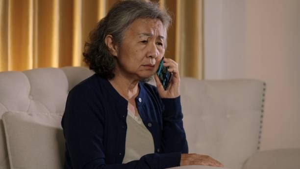 76歲退休婦靠年金度日,卻被女兒封鎖來電後痛哭失聲。專家警告,高齡社會中父母過度依賴子女,恐成壓力引爆親情決裂。(示意圖/翻攝自pixabay)