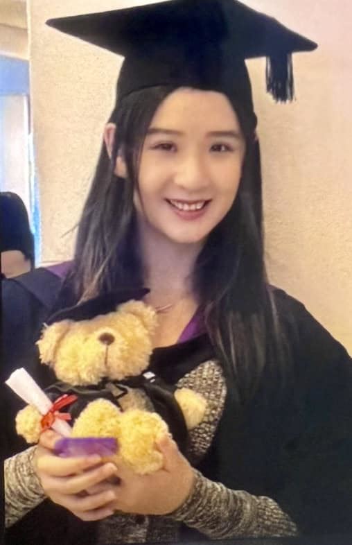 應曉薇曬出女兒應佳伶畢業美照。（圖／翻攝自臉書）