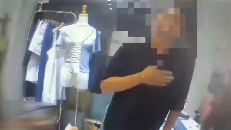 業者向警方解釋經過。（圖／翻攝畫面）