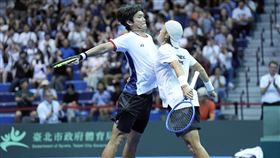 台維斯盃台挪大戰，第三點雙打台灣由莊吉生搭配何承叡，兩人雖然首次在國際賽搭檔仍展現絕佳默契奪下勝利。（圖／大會提供）