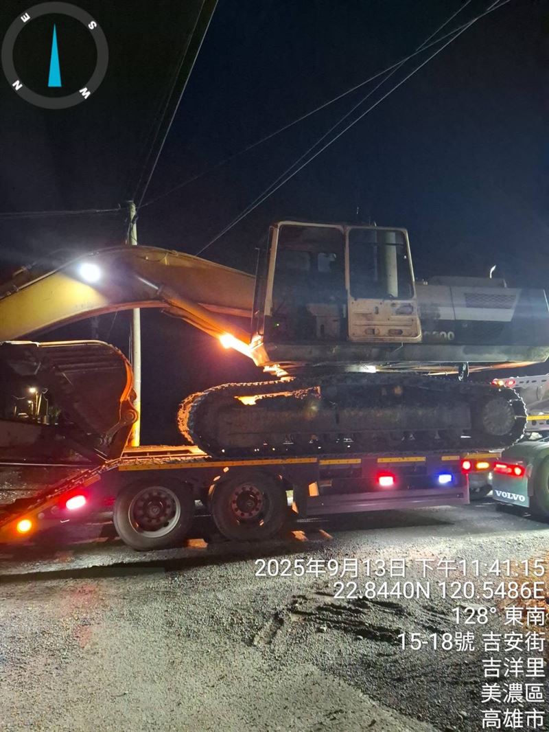 現場3名涉案人員遭開罰900萬元。（圖／環保局提供）