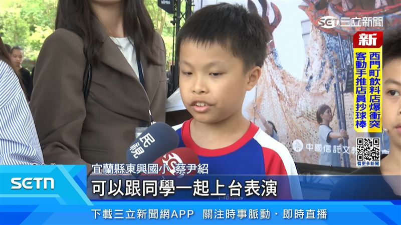 參與演出的學生表示，雖然緊張，但對於能和同學一起演出感到興奮