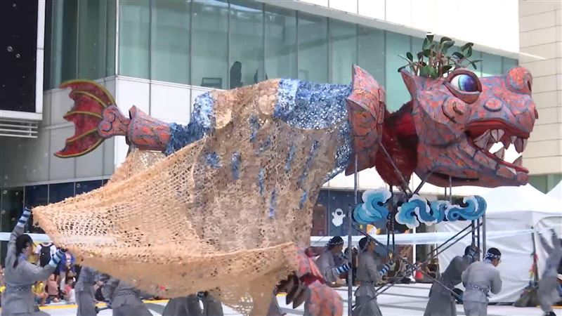 霸氣的上古神獸現身，讓現場觀眾看得目不轉睛