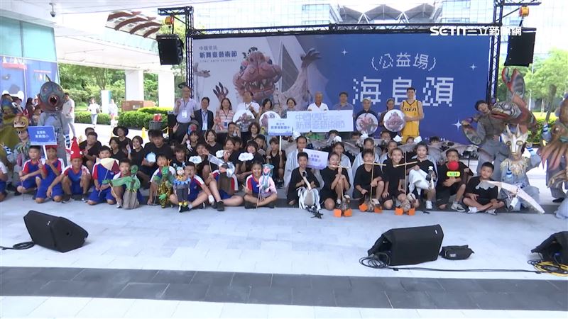 中國信託文教基金會新舞臺藝術節戶外公益場在金融園區廣場舉辦