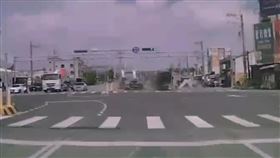 台南,官田,預拌混凝土車,翻覆,車禍,台1線。（圖／翻攝畫面）