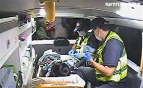 急著報到！台中女如廁產嬰消防員變接生婆（圖／翻攝畫面）