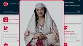 阿爾巴尼亞的虛擬部長「迪埃拉」穿著傳統服飾在政府的數位平台亮相。（圖／翻攝自X平台 @kos_data）