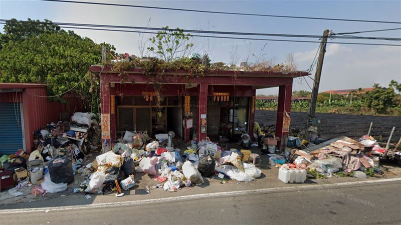 潘姓老翁無奈表示，自己做了很久的回收，今年開始因腳不方便已經停收，民眾卻還是丟進他家。（圖／翻攝GoogleMaps）
