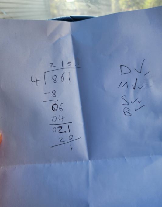 該名爸爸被國小數學題難倒。(圖/翻攝自Reddit)