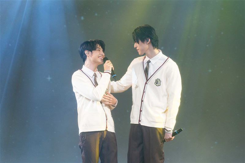 王君豪(左)、成晞互動甜蜜。(圖/《秘密關係》製作單位提供)