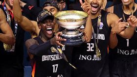 施洛德（Dennis Schroder）攻下16分、12助攻。（圖／路透社／達志影像）