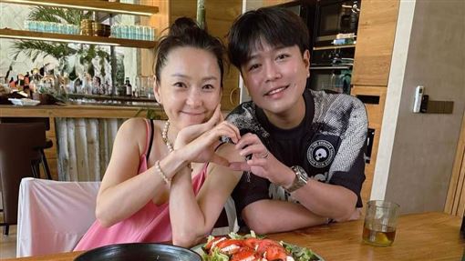 屢傳婚變勾熟男約會　六月李易私下互動曝