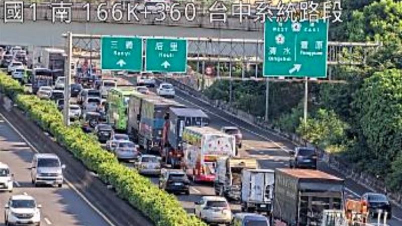 事故導致後方車流回堵約1公里，目前事故尚未排除。（圖／翻攝自高公局官網）