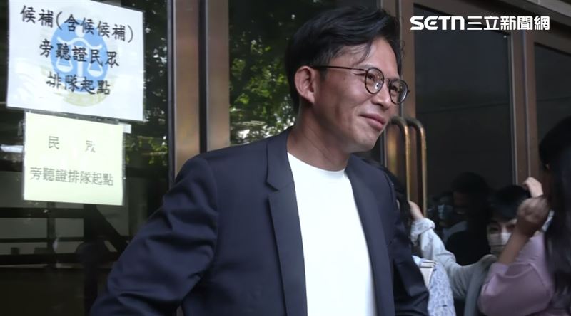 黃國昌現身北院要旁聽羈押庭。（圖／翻攝畫面）