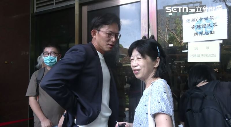 黃國昌、陳佩琪現身北院要旁聽羈押庭。（圖／翻攝畫面）