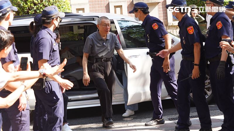 柯文哲拼免關成功　台北地院裁定維持交保
