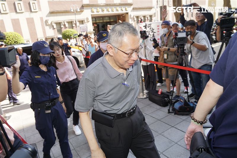 柯文哲出庭拼交保，希望自己是曼德拉，不是伍子胥，也細數7000萬保金已耗盡他和妻子的積蓄。（圖／記者趙于瑩攝影）