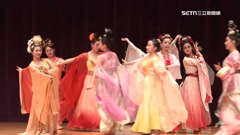 劉麗麗舞蹈團全新作品，以古代民間信仰為靈感，將舞蹈融合詩詞書法和花藝創作