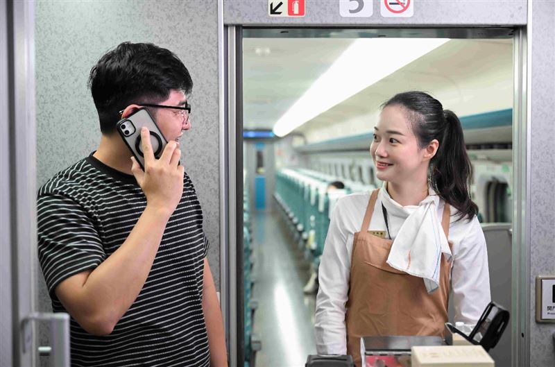 搭高鐵有通話需求時請移步至車廂玄關處。（圖／台灣高鐵公司提供）