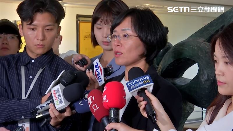 蘇巧慧接受媒體聯訪，回應黃國昌被警方傳喚一事。（圖／翻攝畫面）