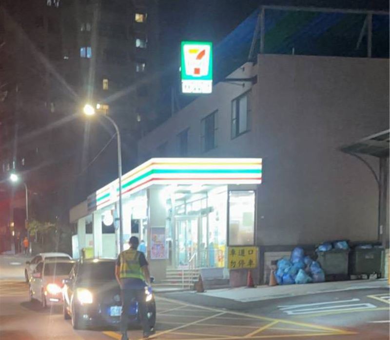 台中市西屯區福林路一處住宅，14日晚間發生一起墜樓意外，女子從17樓墜落當場死亡 。（(圖／翻攝畫面)
