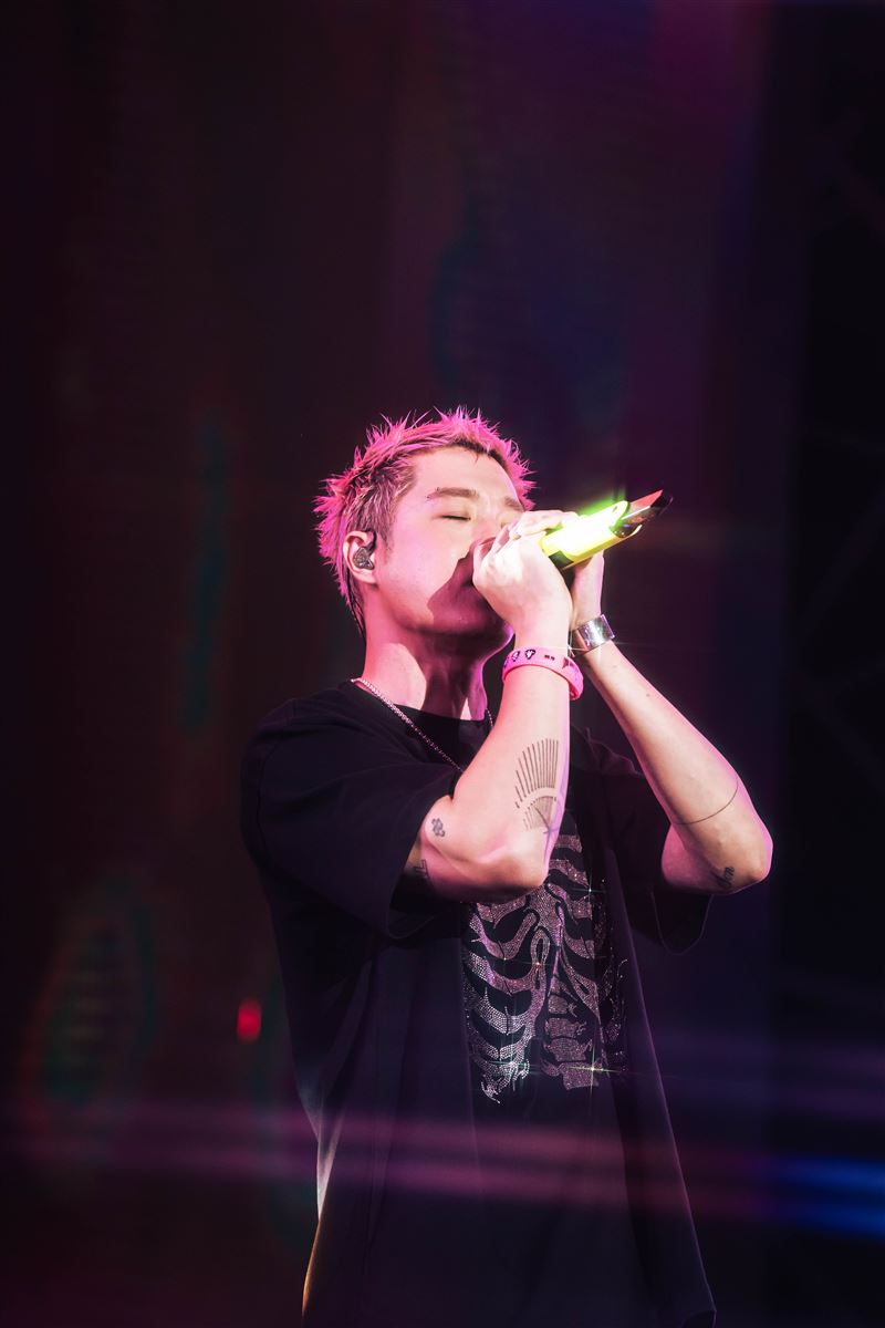 周湯豪壓軸登場，將新歌〈So Sick〉首唱獻給台東。（圖／環球唱片提供）