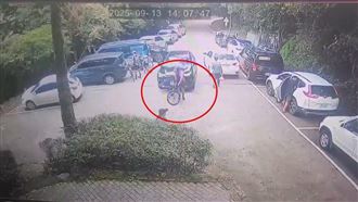 單車男停雪見遊憩區　遭休旅車暴衝撞慘亡