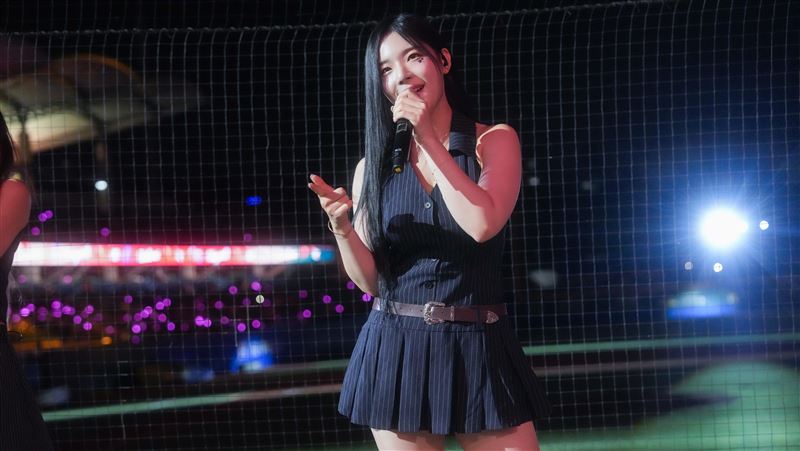 韓籍啦啦隊趙娟週,在統一獅女孩日演出。(圖/統一獅提供)