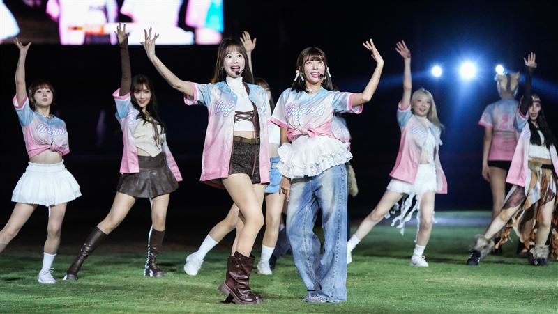 統一獅啦啦隊Unigirls,在女孩日演出。(圖/統一獅提供)