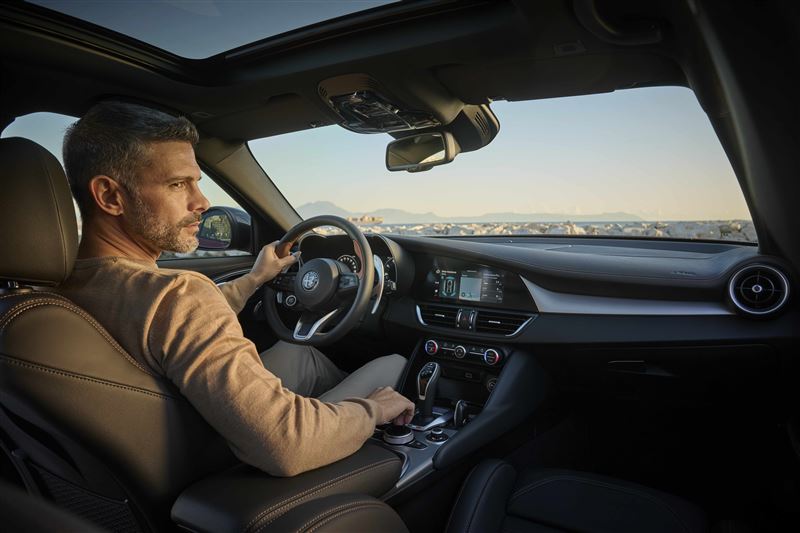 Alfa Romeo維持經典的座艙設計。（翻攝Alfa Romeo網站）