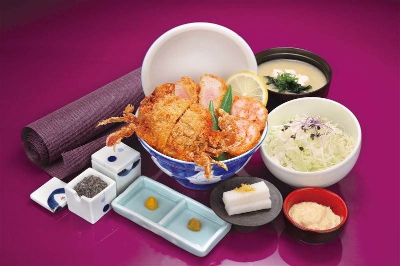 勝急炸豬排丼「極上軟殼蟹海陸豬排丼飯」。(圖／慕里諾集團提供）