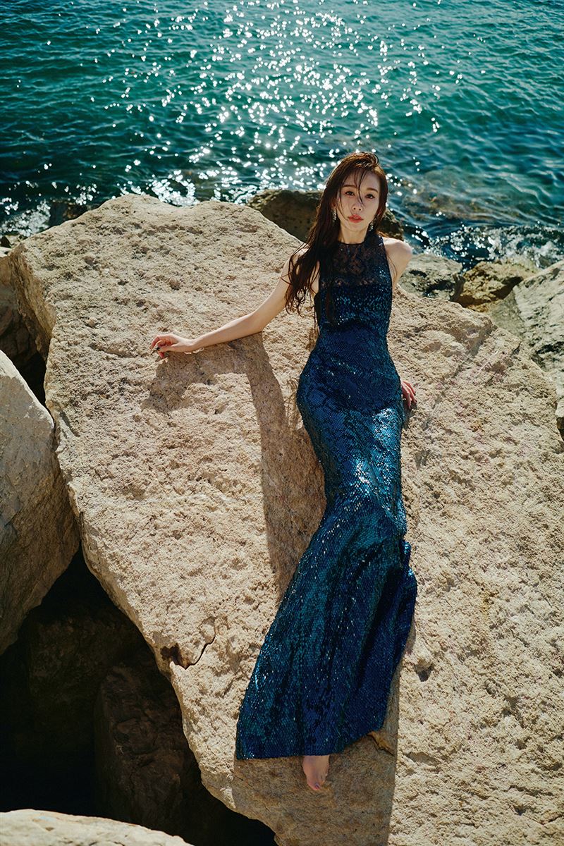 2026掛曆封面是美人魚概念。(圖/志玲姊姊慈善基金會提供)