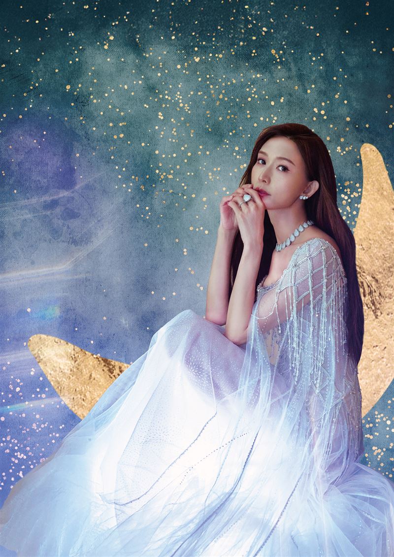 2026掛曆封底海報是星辰。(圖/志玲姊姊慈善基金會提供)