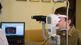 開學後視力拉警報？掌握「6大關鍵」守護兒童遠視儲備量！（圖／醫健新聞網提供） 